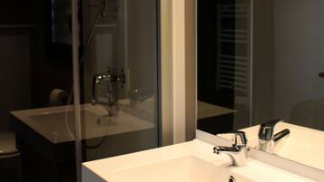 Douche, serviettes fournies
