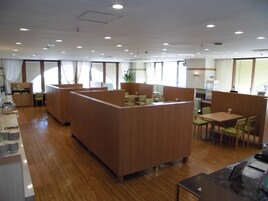 Breakfast and lunch served