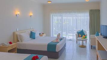 Chambre « Premier », 2 grands lits, cÎté jardin | Literie de qualité supérieure, minibar, coffres-forts dans les chambres