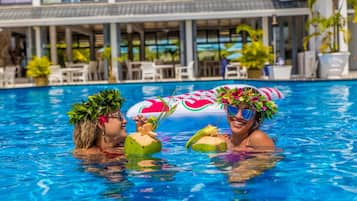 Outdoor pool, free pool cabanas, pool umbrellas