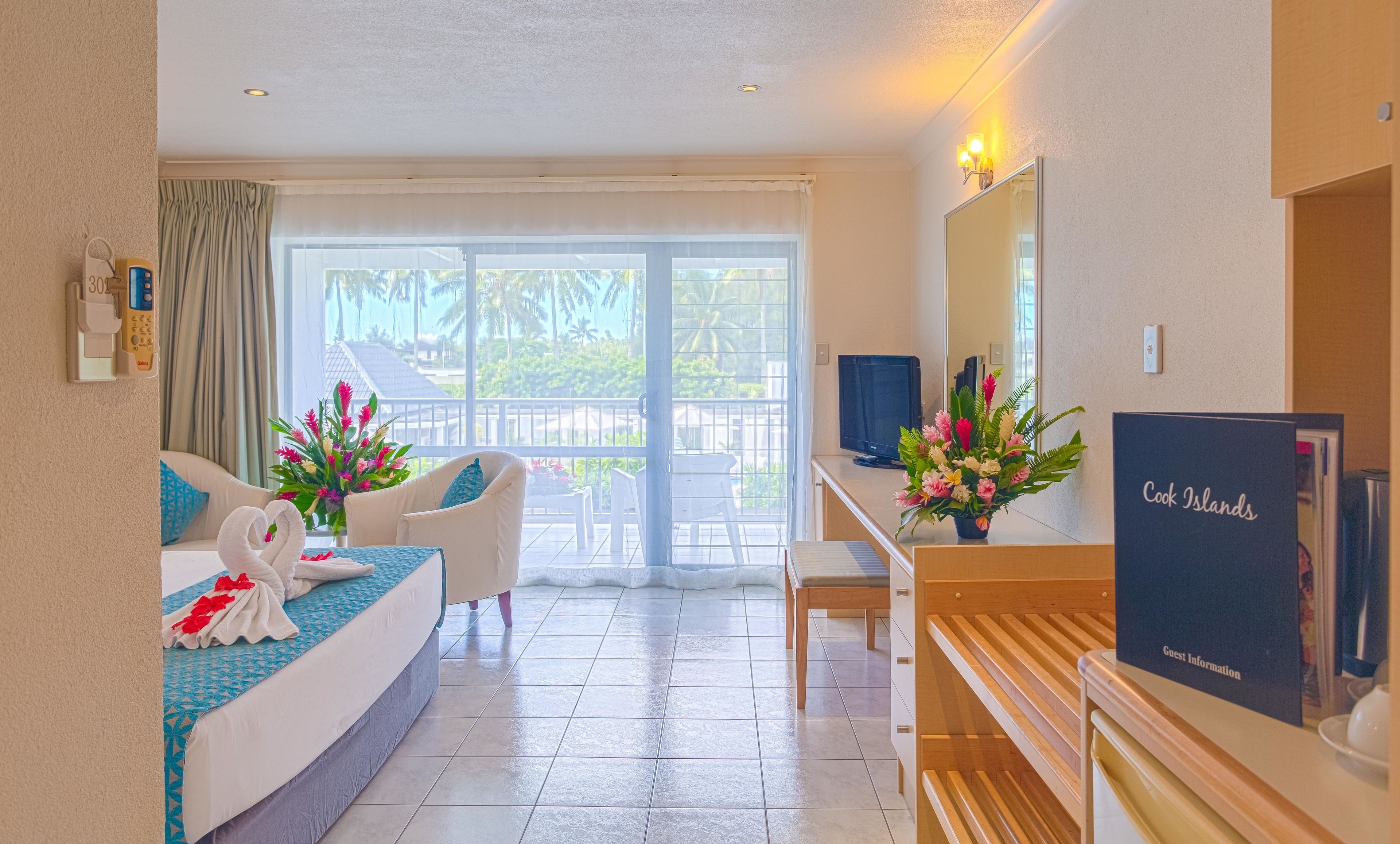 標準客房, 1 張特大雙人床, 泳池景觀 | 高級寢具、迷你吧、客房內保險箱、書桌