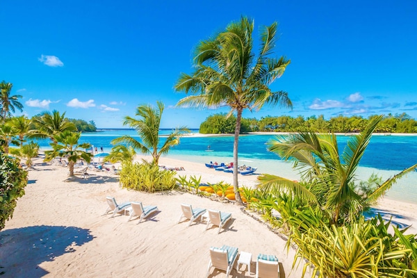 Deluxe Beachfront Room | Beach/ocean view