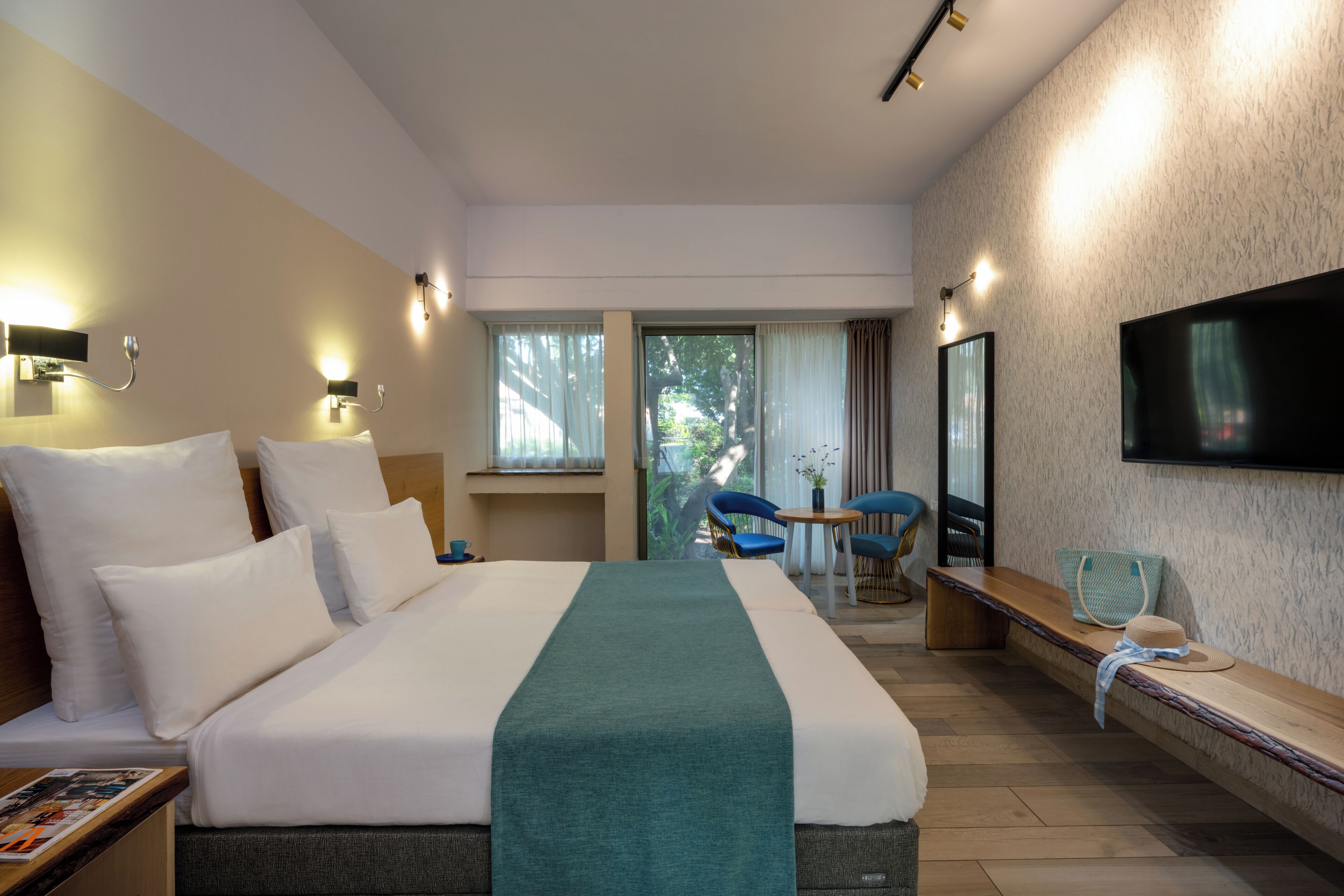 Habitación Deluxe, balcón | Minibar, caja fuerte, escritorio y cortinas opacas