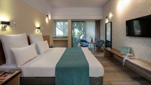 Phòng Deluxe, ban công | Minibar, két bảo mật tại phòng, bàn, màn/rèm cản sáng 