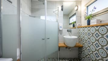 Free toiletries, towels
