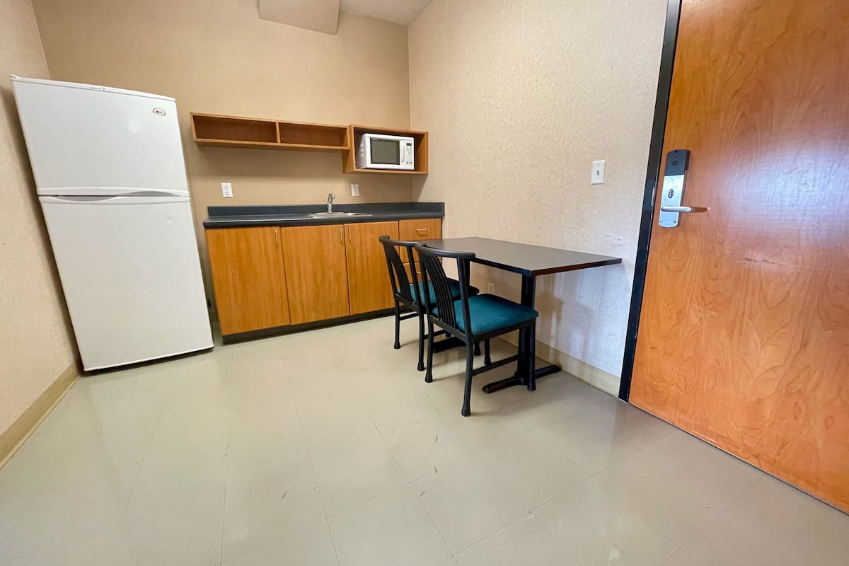 suite, 2 bedrooms | private kitchen | full-sized fridge, microwave