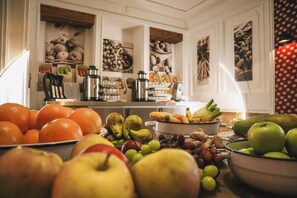 Daily buffet breakfast (EUR 25 per person) - Das Parkhotel (Bad Woerishofen)