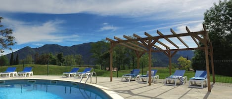 Outdoor pool, sun loungers