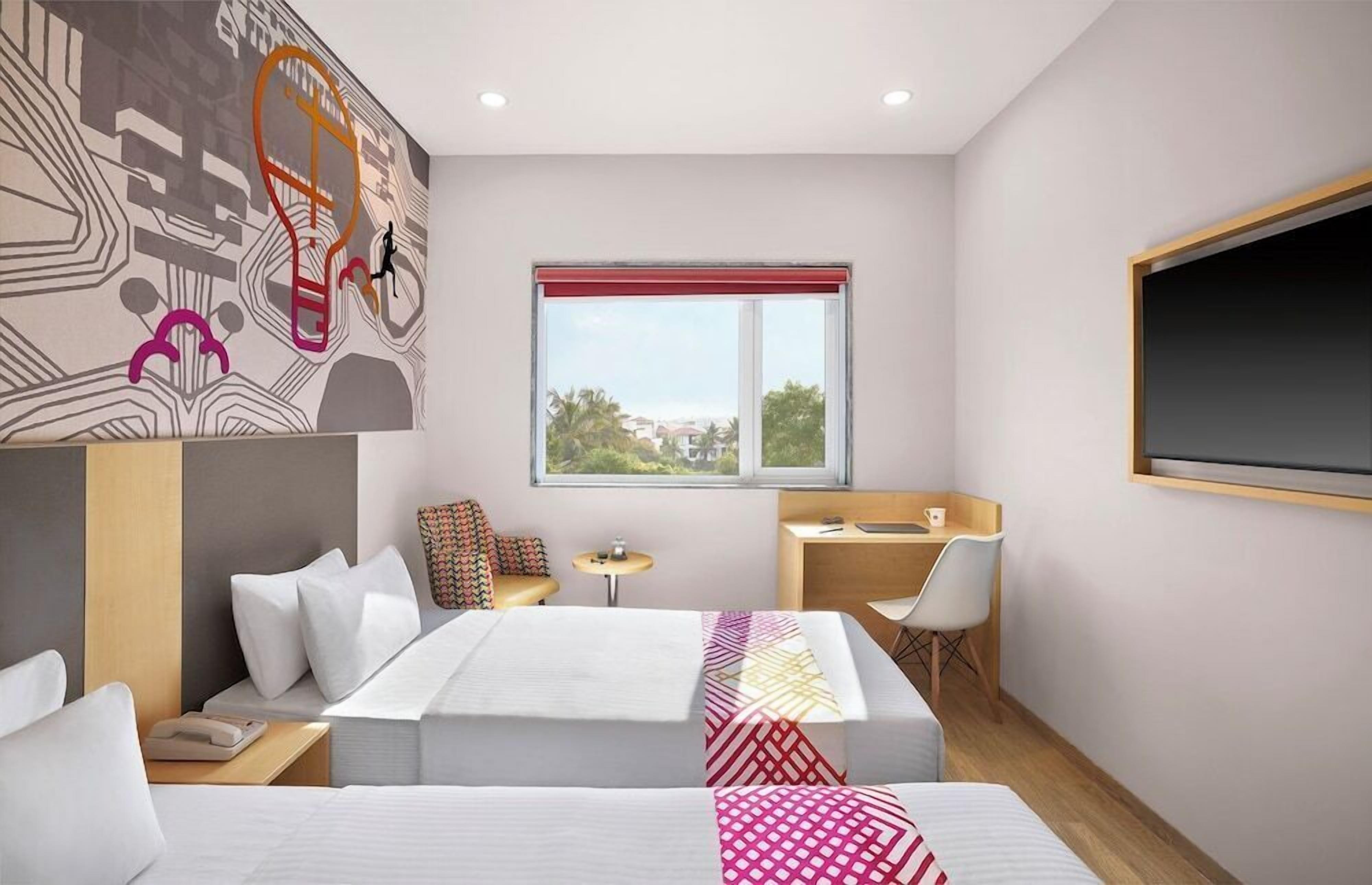 In-room safe, soundproofing, iron/ironing board, free WiFi