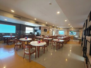 Breakfast, lunch, dinner served; Indian cuisine  - Ginger Pondicherry (Puducherry)