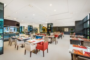 Cafe - Holiday Inn Beijing Deshengmen by IHG (Beijing)