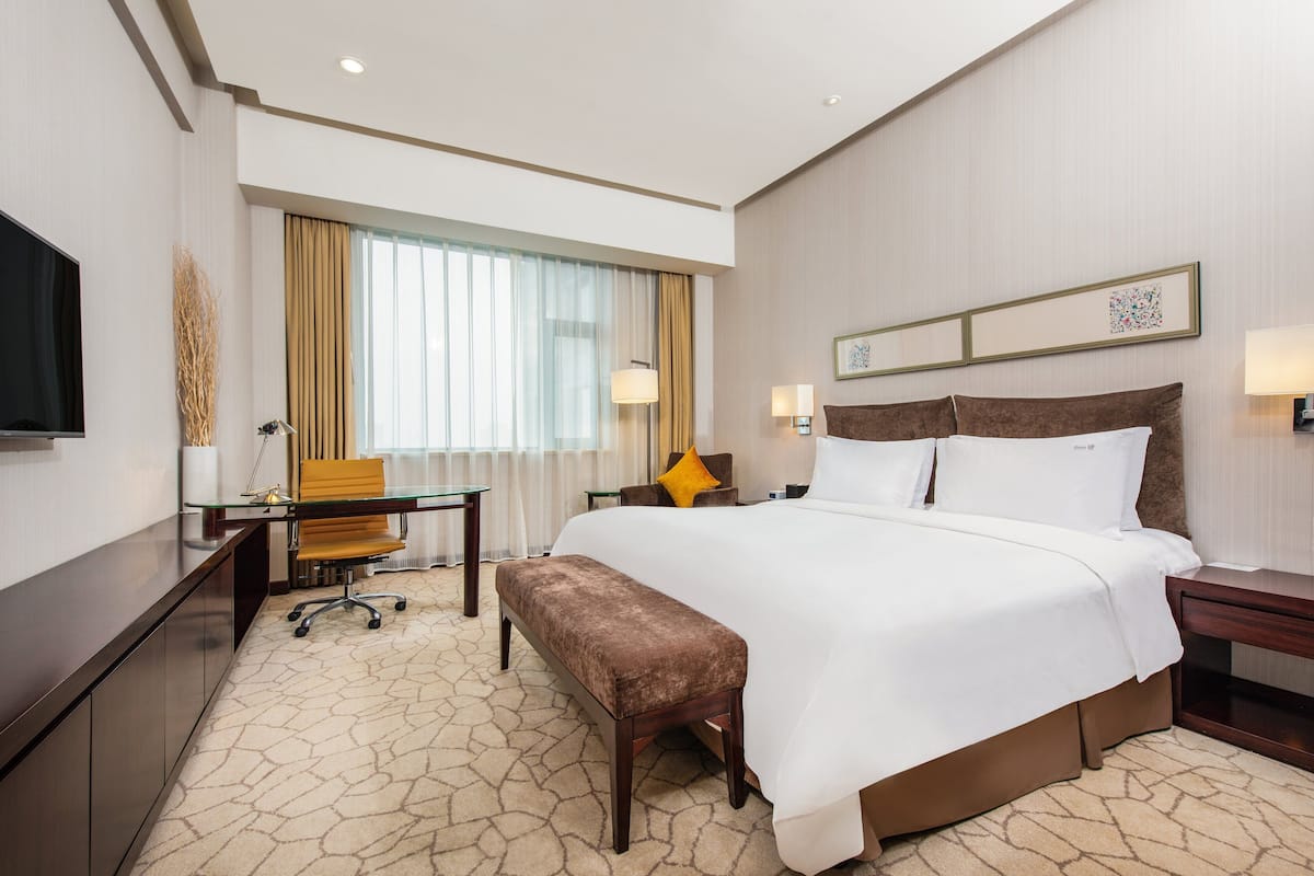 1 bedroom, down duvets, minibar, in-room safe