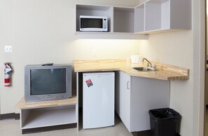 Suite, 2 Bedrooms | Private kitchenette - Residence & Conference Centre - Oshawa (Oshawa)