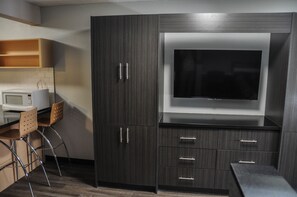 Desk, iron/ironing board, free WiFi, bed sheets - Residence & Conference Centre - Kitchener Waterloo (Kitchener)