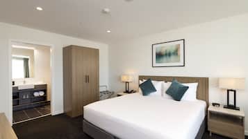 2 bedrooms, premium bedding, in-room safe, desk