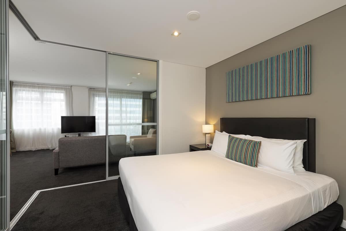 Premium bedding, in-room safe, desk, laptop workspace