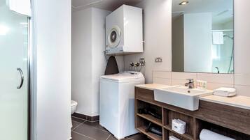 Shower, free toiletries, hair dryer, towels