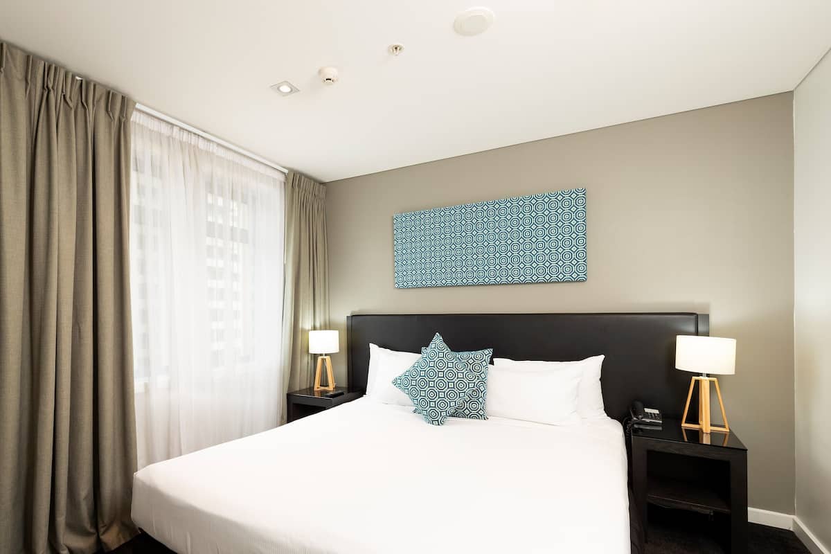 Premium bedding, in-room safe, desk, laptop workspace