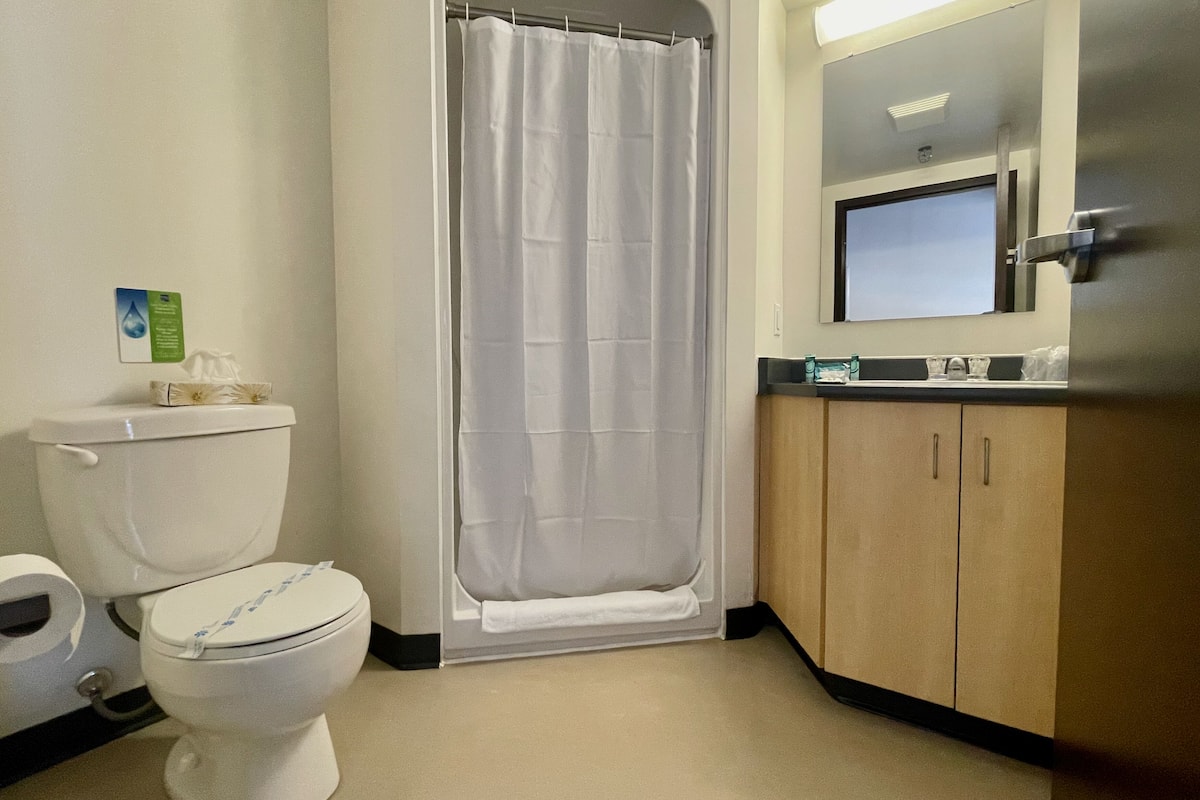 basic room, 2 bedrooms | bathroom | shower, towels