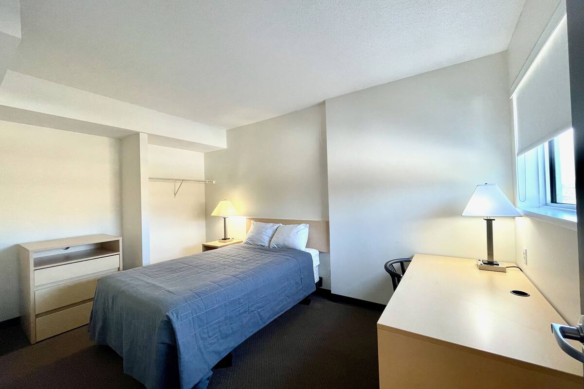 basic room, 2 bedrooms | 2 bedrooms, desk, laptop workspace, iron/ironing board