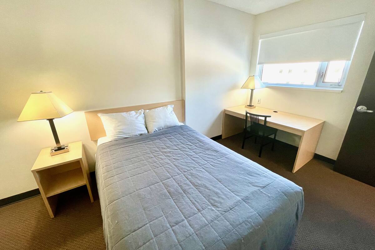 basic room, 2 bedrooms | 2 bedrooms, desk, laptop workspace, iron/ironing board