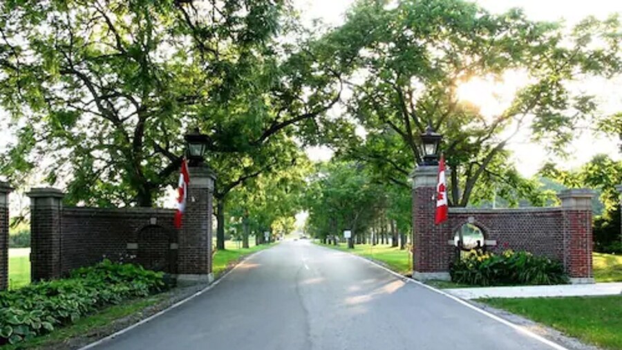 Residence and Conference Centre – King City