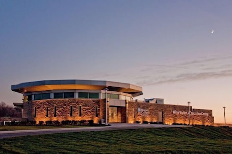 Winery. Residence & Conference Centre - Niagara-on-the-Lake