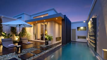 Vila Royal, 1 kamar tidur, Bebas Asap Rokok, pemandangan kolam renang | Pemandangan taman