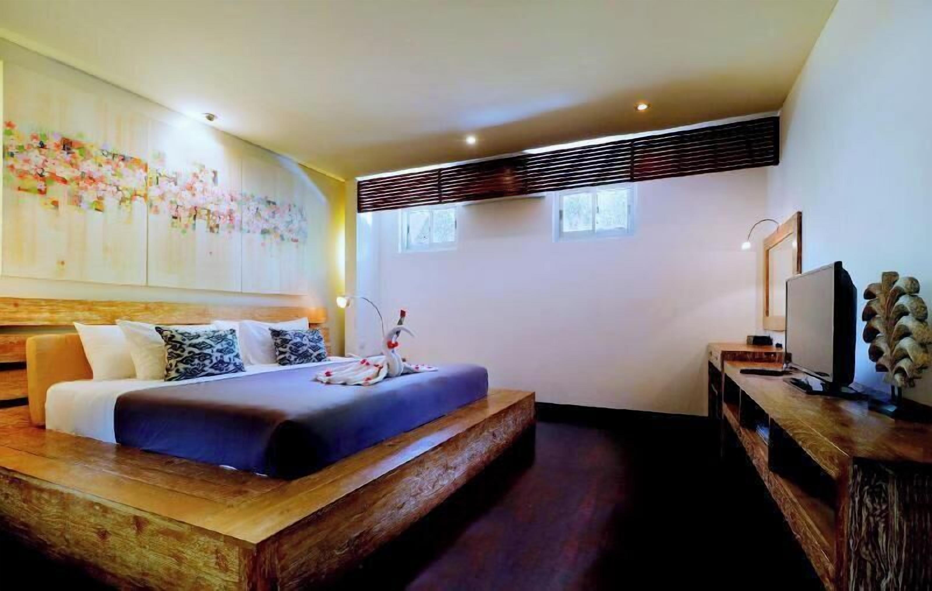 1 bedroom, premium bedding, minibar, in-room safe