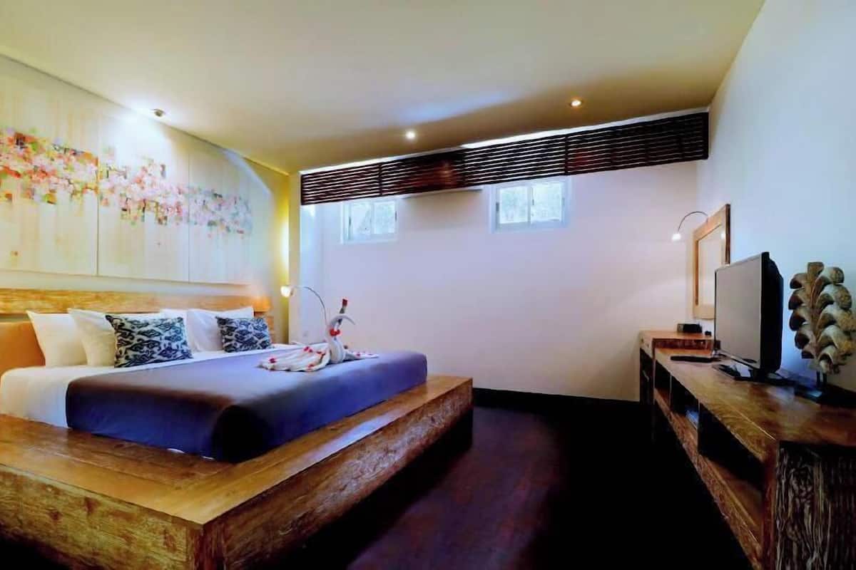 1 bedroom, premium bedding, minibar, in-room safe