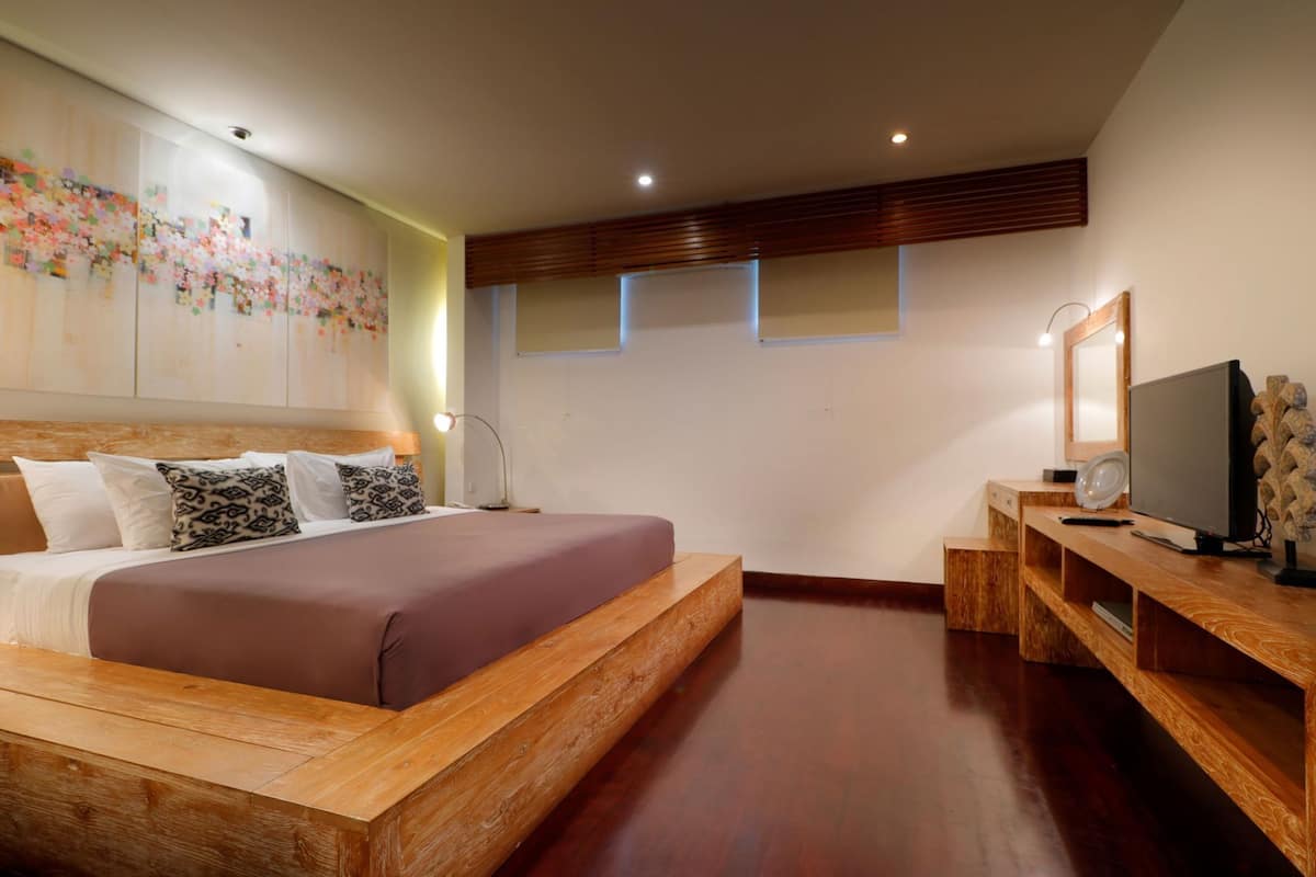 1 bedroom, premium bedding, minibar, in-room safe