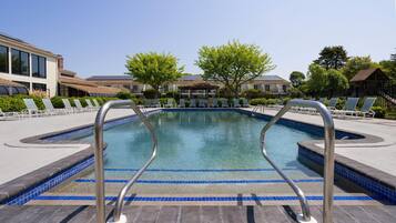 Indoor pool, seasonal outdoor pool, pool loungers