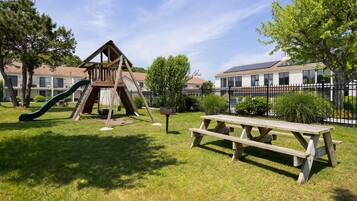 Khu vui chơi trẻ em - ngoài trời