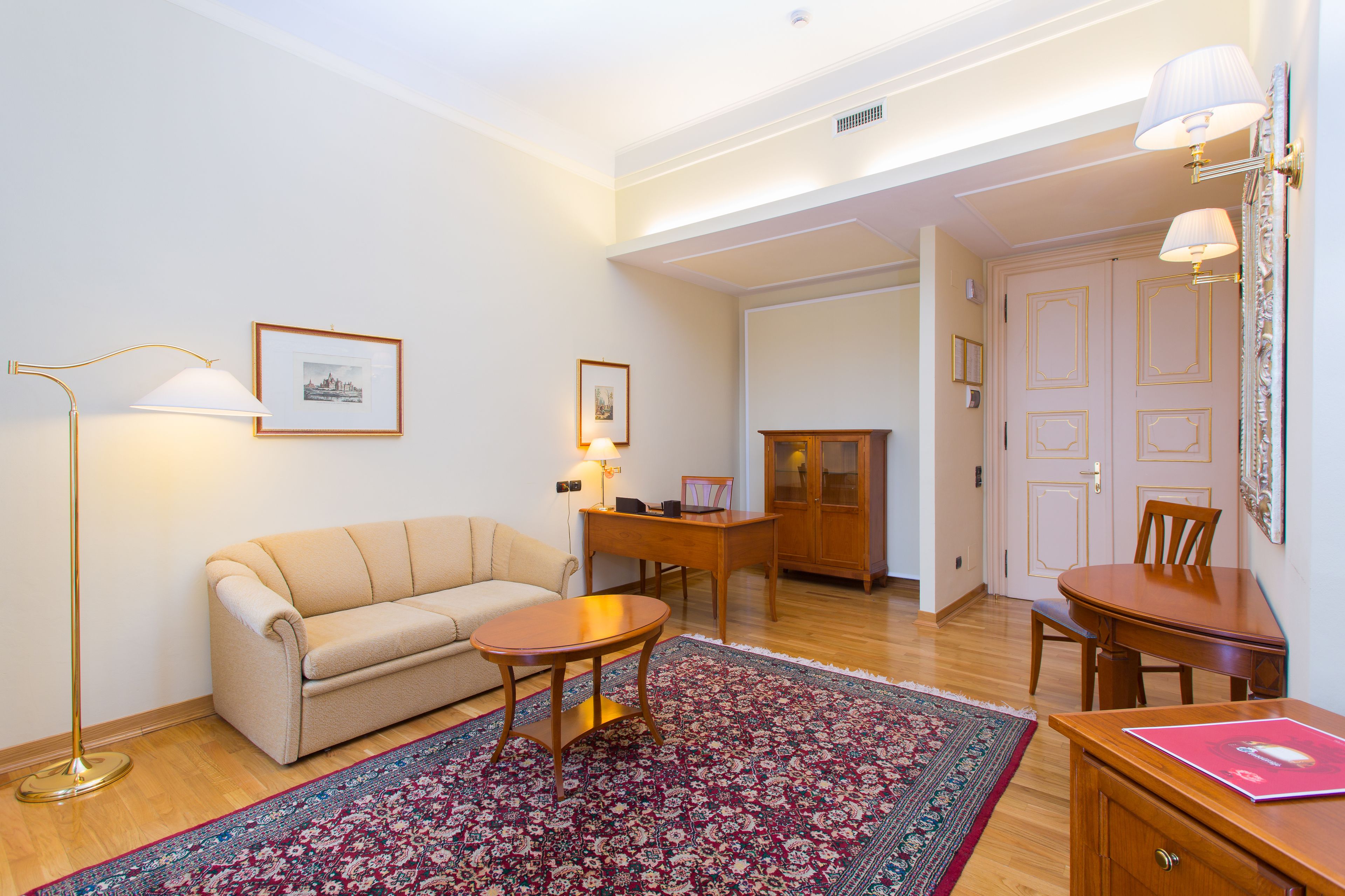 senior suite | 1 bedroom, minibar, in-room safe, desk