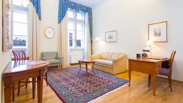 Senior Suite | 1 bedroom, minibar, in-room safe, desk