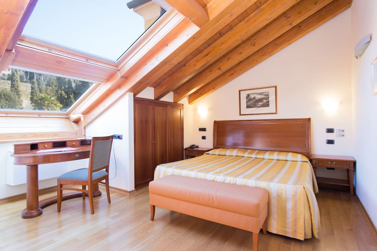 superior double room | 1 bedroom, minibar, in-room safe, desk