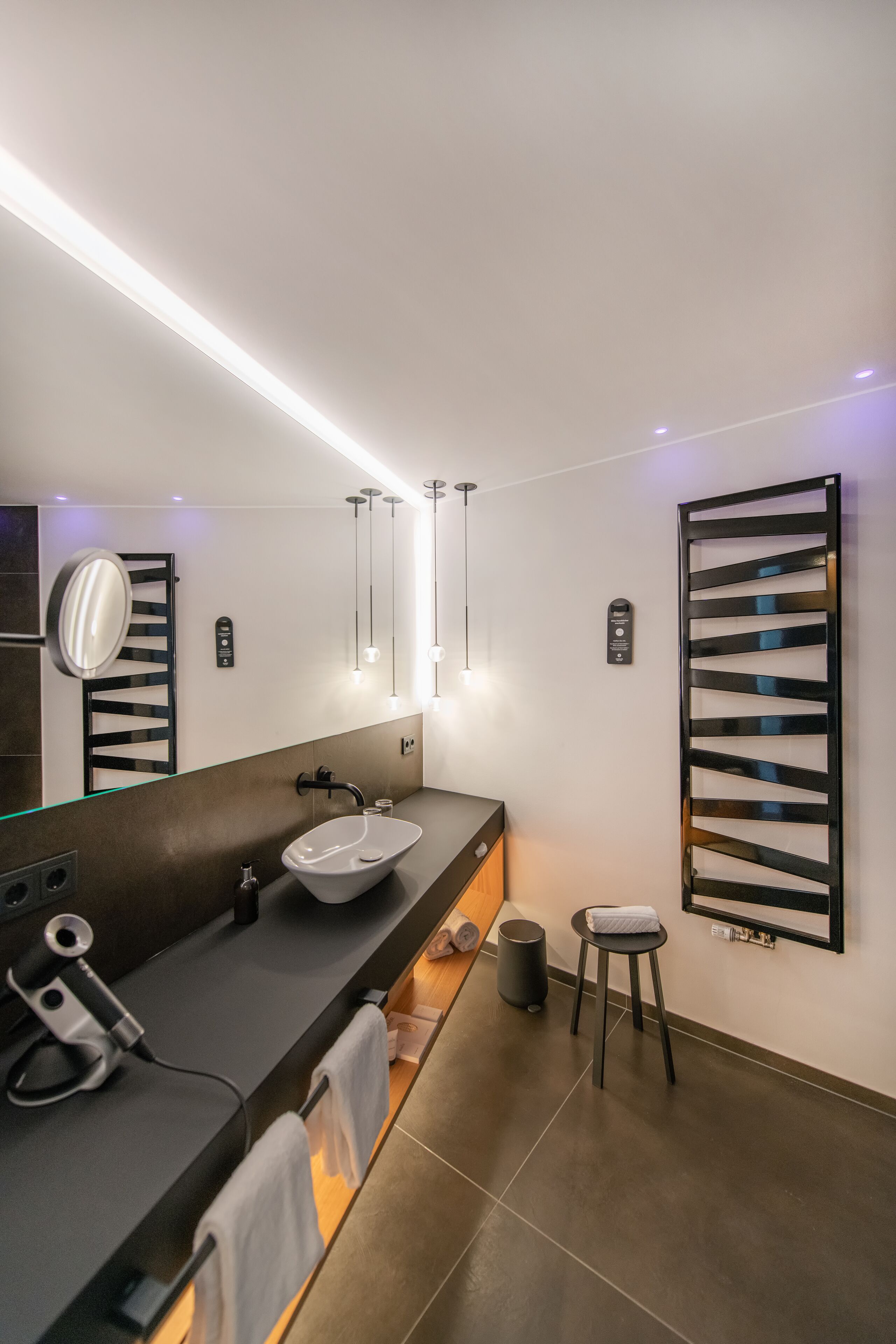 deluxe double room | bathroom | shower, hair dryer, bathrobes, slippers