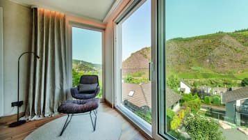 Deluxe Double Room | 1 bedroom, hypo-allergenic bedding, minibar, in-room safe