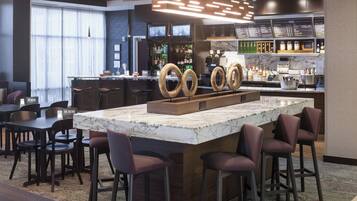 Desayuno a la carta todos los días (con cargo)