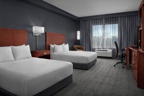 Hypo-allergenic bedding, desk, laptop workspace, blackout curtains - Courtyard Phoenix Chandler/Fashion Center (Chandler)