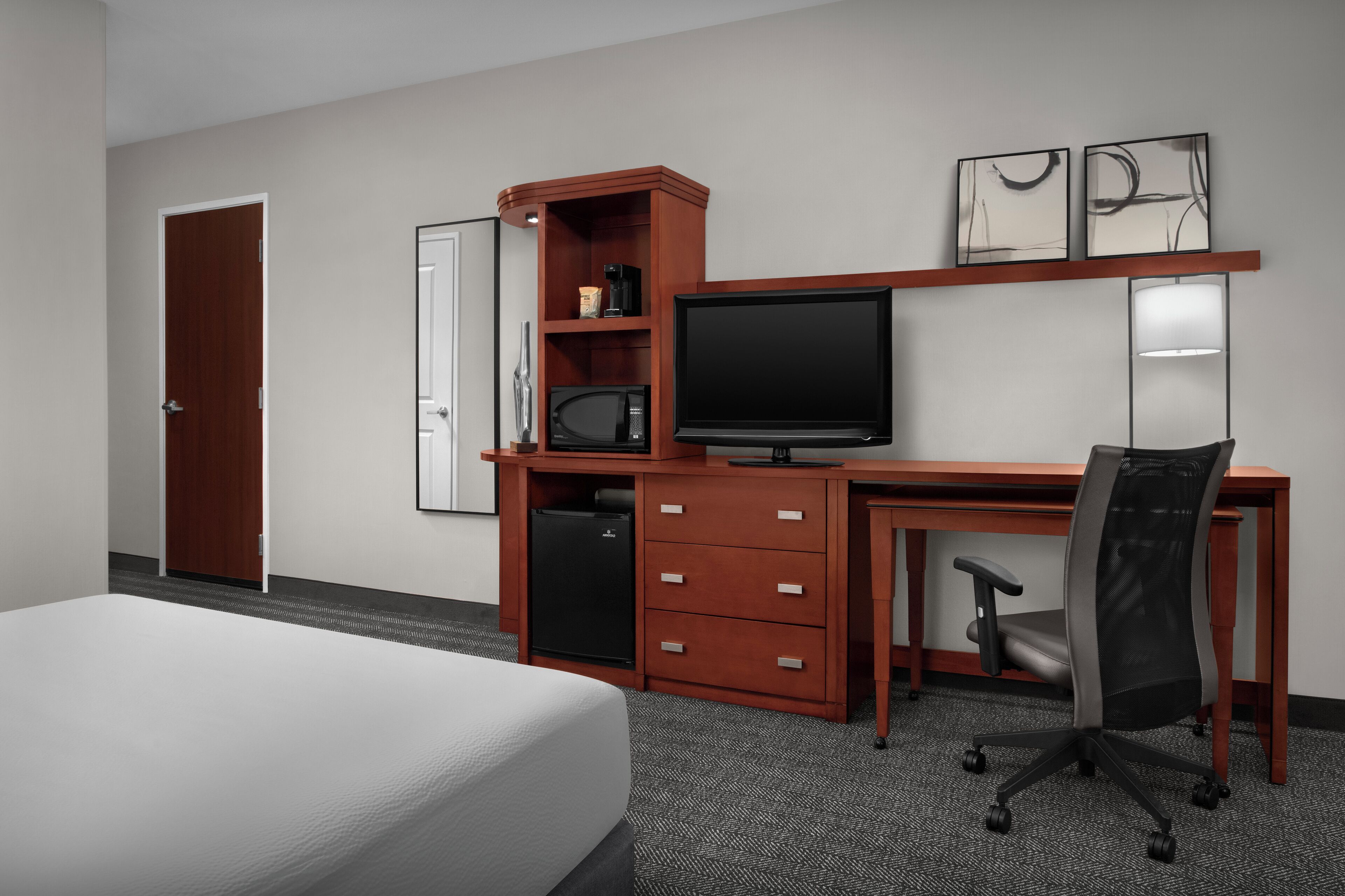 Hypo-allergenic bedding, in-room safe, desk, laptop workspace