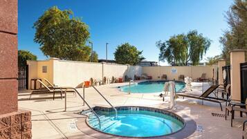 Outdoor pool, pool loungers