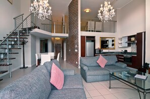 Penthouse Supérieur, 2 chambres, vue montagne | Coin séjour