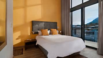 3-Bedroom Penthouse | In-room safe, individually decorated, individually furnished, desk