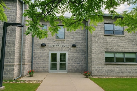Exterior. Residence & Conference Centre-Brockville