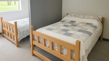 Basic-Doppelzimmer | Schreibtisch, laptopgeeigneter Arbeitsplatz, kostenloses WLAN