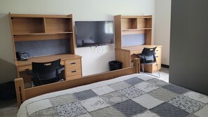 Habitación básica doble | Escritorio, espacio para trabajar con laptop y wifi gratis 