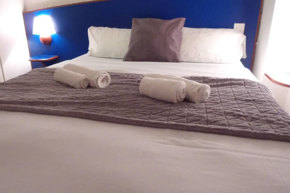 Individually decorated, individually furnished, bed sheets
