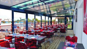 Breakfast and dinner served