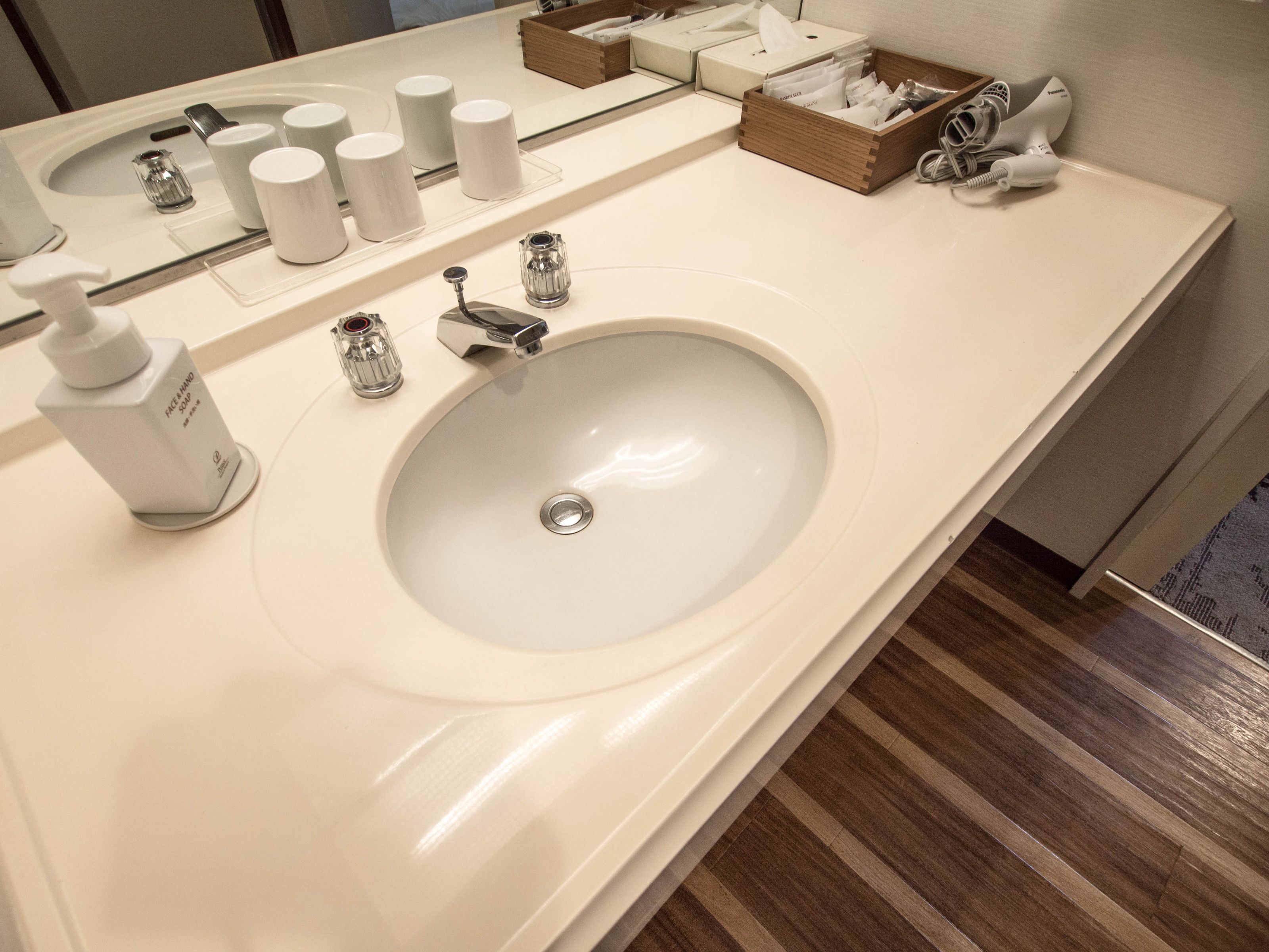 1 bedroom, in-room safe, desk, free wifi